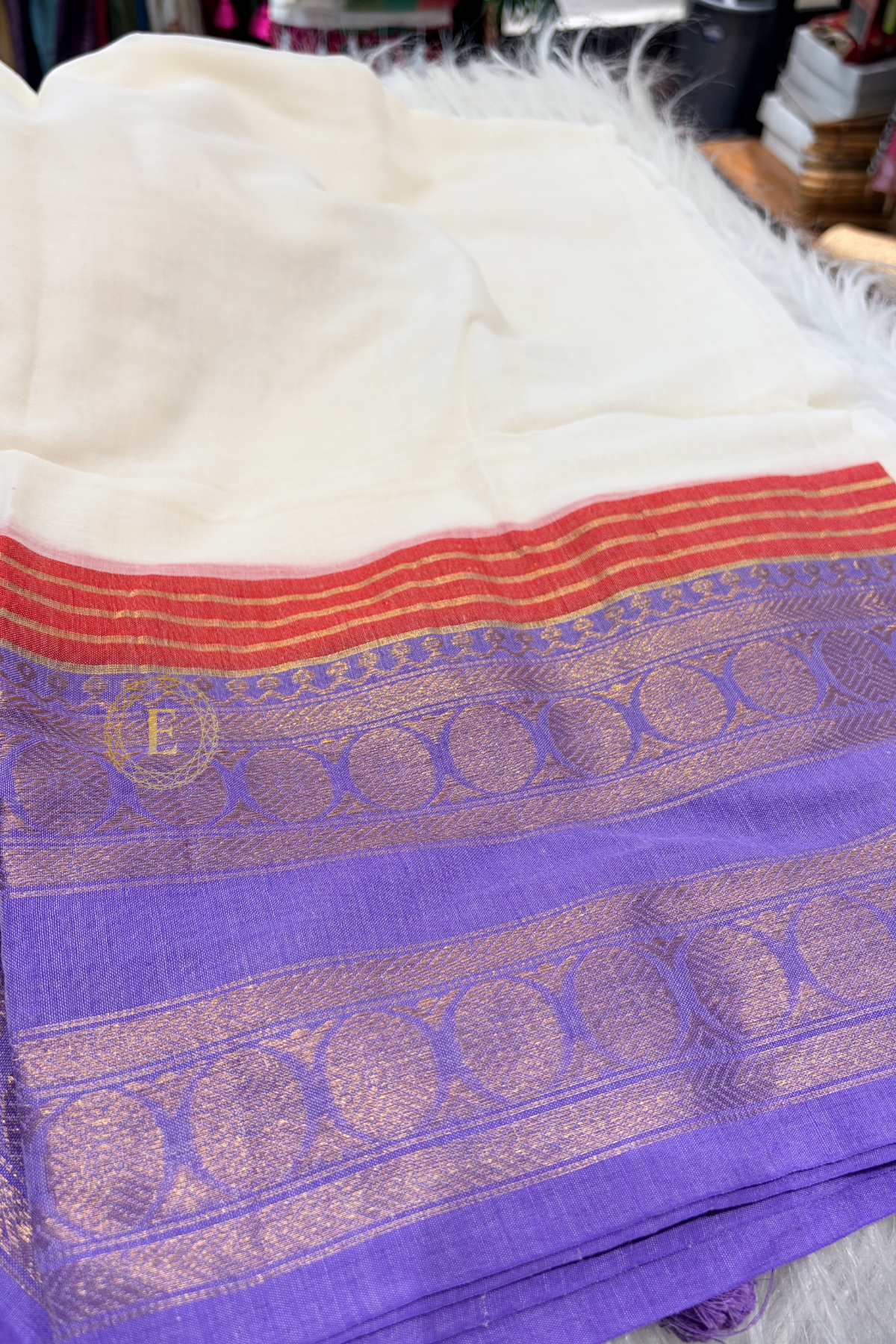 White mul cotton saree with kanchi borders